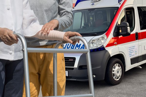 sanitestki-prevoz-transport-polupokretnih-pacijenata-doca-kod-vas